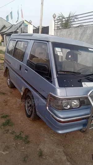 Mitsubishi L300 2004 Blue