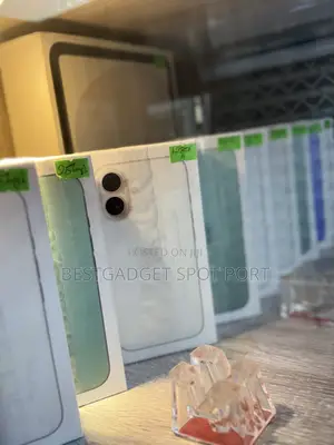 New Apple iPhone 16 128 GB Black