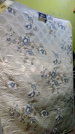 Very Neat 4by6 Spring Mattress