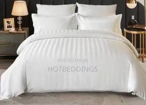Olyz White Duvet, Bedsheet and 4 Pillow Cases