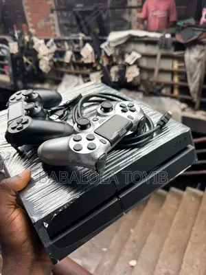 500gb Storage Ps4 With 2 Controllers
