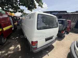 Volkswagen Transporter 2002 White