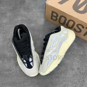 Original Adidas Yeezy 700 V3 Boost Sneakers