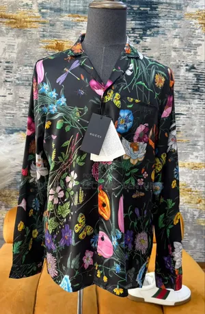 *Original Gucci Shirt Available in Store M —— XXL