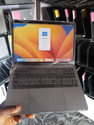 New Laptop Apple MacBook Pro 2017 8GB Intel Core i5 SSD 256GB
