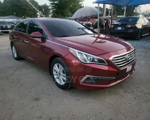 Hyundai Sonata SE 4dr Sedan (2.4L 4cyl 6A) 2015 Red