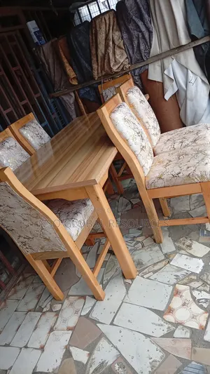 Six Seater Neat Dining Table Set