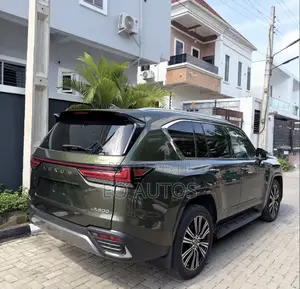 Lexus LX 600 2022 Green