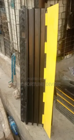 Three Line Heavy-duty Rubber Cable Protector Ramp [45k For A Meter]