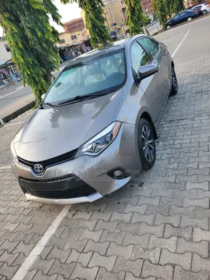 Toyota Corolla 2015 Gold