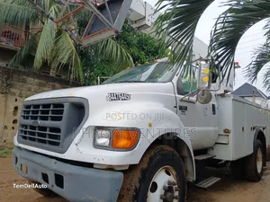 Man Lift Truck for Hire