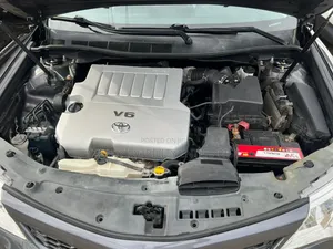 Toyota Camry SE V6 4dr Sedan (3.5L 6cyl 6A) 2012 Gray