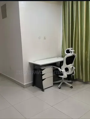Mesh Ergonomic Swivel Chair With Office Desk