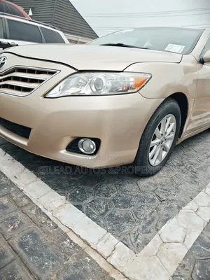 Toyota Camry XLE V6 4dr Sedan (3.5L 6cyl 6A) 2011