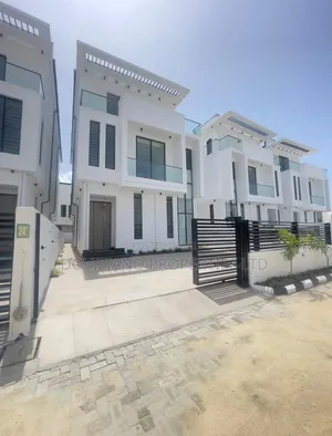 5bdrm Duplex in Chevron for sale
