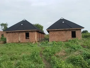 8bdrm Apartment in Orisunmibare,, Ewekoro for sale
