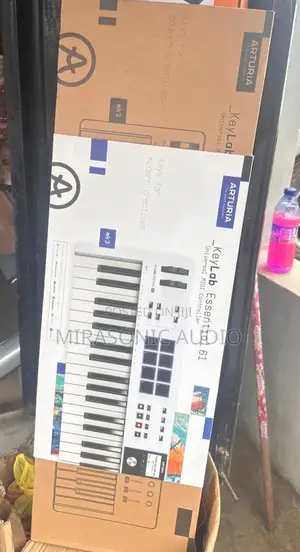 Arturia Keylab Essential 61 Key Midi Keyboard With Drumpad