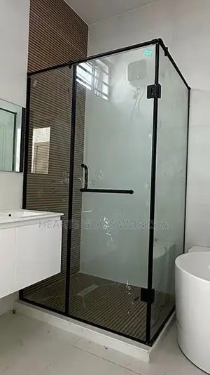 L Shaped Design Shower Cubicle With Black Hardwares