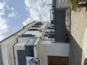 4bdrm Duplex in Chevron for rent