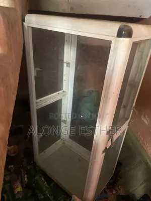 Display Show Glass