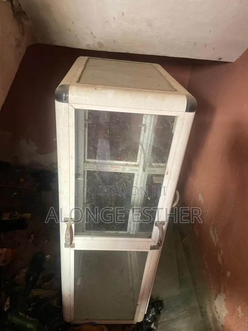 Display Show Glass