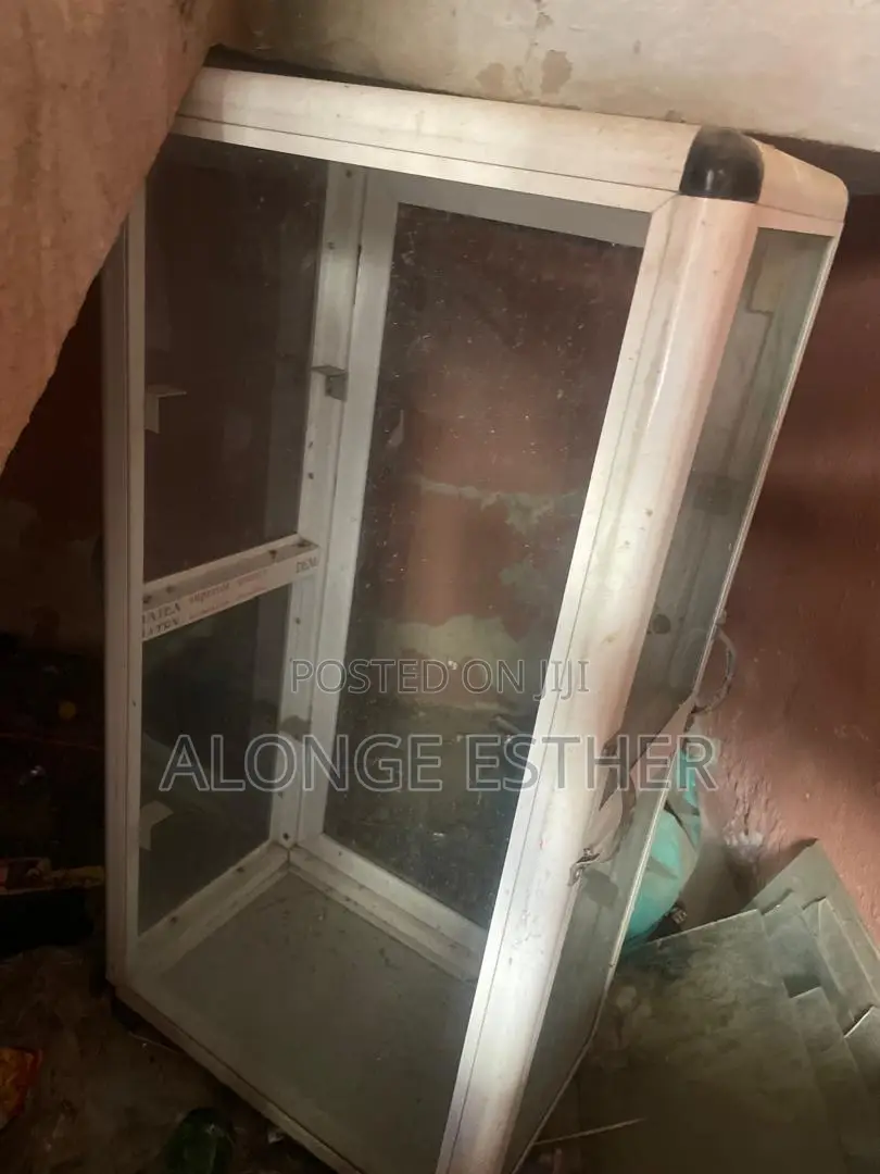 Display Show Glass