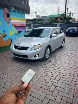 Toyota Corolla LE 4dr Sedan (1.8L 4cyl 4A) 2010 Silver