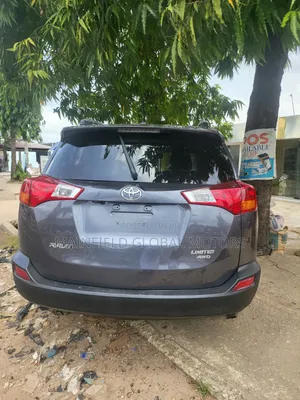 Toyota RAV4 Limited 4dr SUV (2.5L 4cyl 6A) 2015 Gray