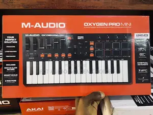 M-Audio Oxygen Pro Mini (32 Keys Midi Controller)