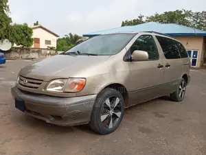 Toyota Sienna 2001 Beige