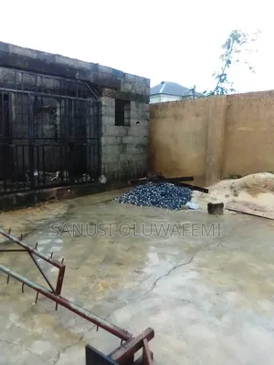 5bdrm Bungalow In Igbogbo For Sale
