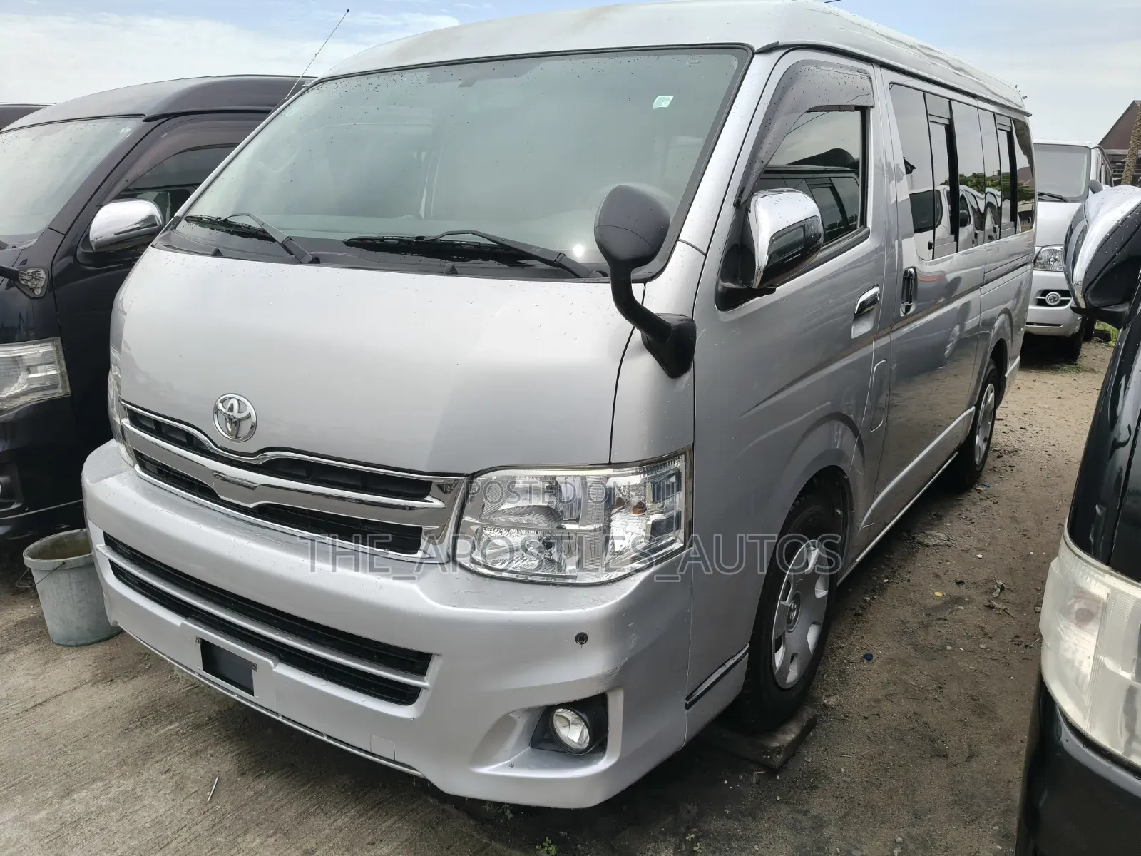 Toyota HiAce 2013 Silver