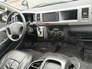 Toyota HiAce 2013 Silver