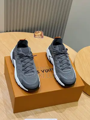 Original Louis Vuitton Tatic Runner Sneakers