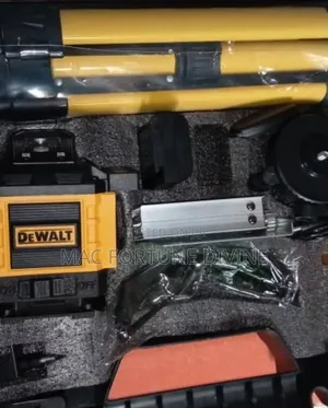 Dewalt 16-Line (4d) Green Beam Laser Level Kit and Self Levelling Tool