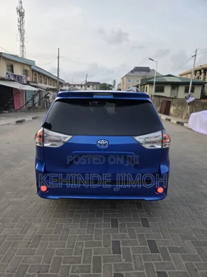 Toyota Sienna SE 8 Passenger 2011 Blue