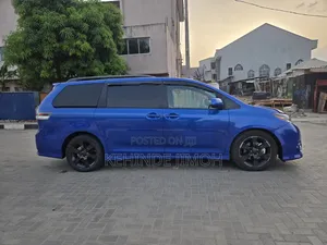 Toyota Sienna SE 8 Passenger 2011 Blue