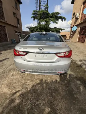 Hyundai Sonata SE Sedan FWD (2.4L 4cyl 6A) 2013 Silver