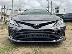 Toyota Camry XLE 2021 Gray