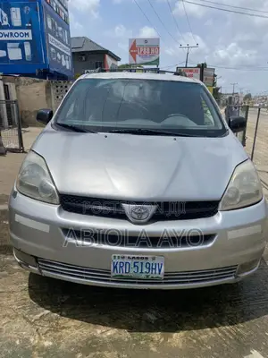 Toyota Sienna 2005 Silver