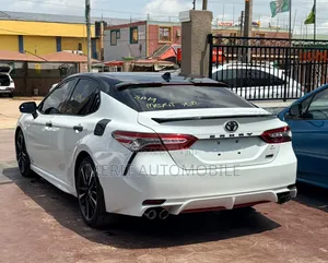 Toyota Camry 2020 Off white