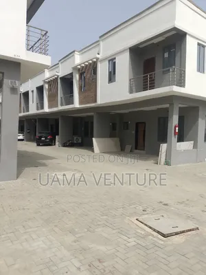 4bdrm Townhouse/Terrace in Off Lekki-Epe Expressway for Sale