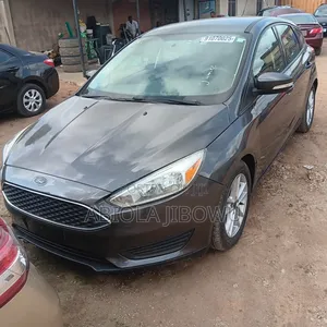 Ford Focus SE 4dr Hatchback (2.0L 4cyl 5M) 2015 Gray