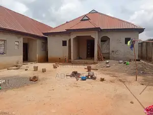 6bdrm Apartment in Ikorodu for sale
