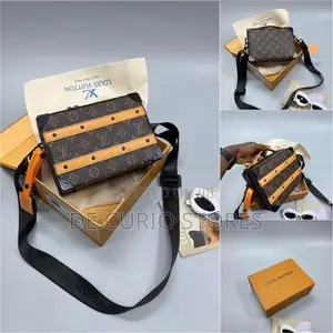 High Quality Luxury Louis Vuitton Side / Messenger Bag