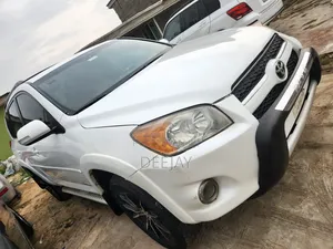 Toyota RAV4 2010 White
