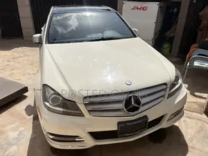 Mercedes-Benz C300 Luxury 4Matic Sedan AWD (3.0L 6cyl 7A) 2012 White