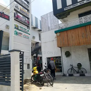 A Prime and Spacious Commercial Space Facing the Road (110sqm)