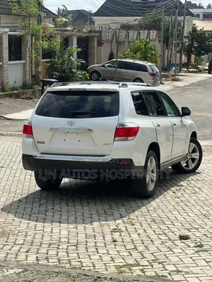 Toyota Highlander Limited 3.5l 4WD 2013 White