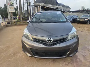 Toyota Yaris SE Hatchback 5dr 2013 Gray